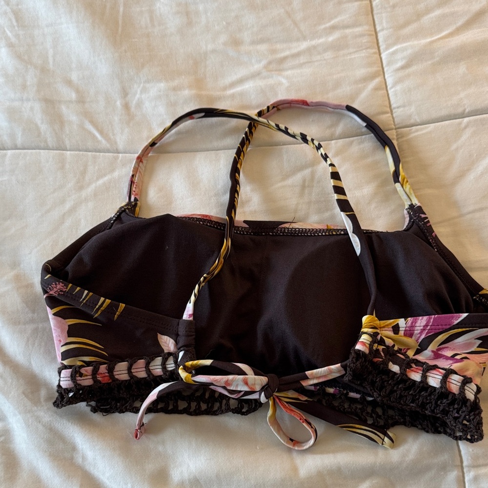 Xhilaration Floral Bikini Top with Crochet Detail Size D/DD - Picture 3 of 6